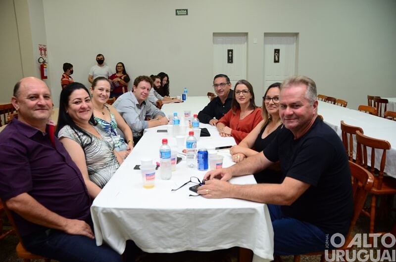 Lideranças de vários municípios prestigiam abertura da 1ª Feira Regional das Agroindústrias
