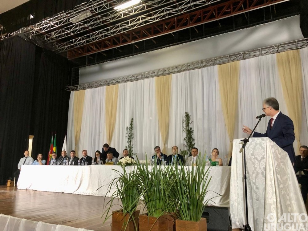 Evandro Massing toma posse como prefeito de Palmeira das Missões