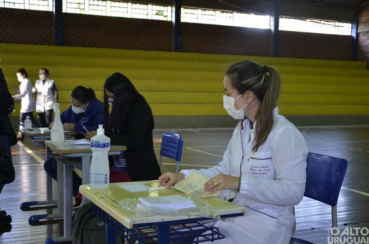 Caiçara: município conclui 1ª dose da vacinação contra a Covid-19 em grupos prioritários