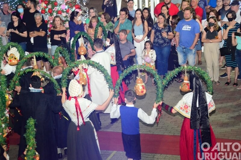Apresentações do Centro Cultural 25 de Julho marcam noite do Frederico em Luz