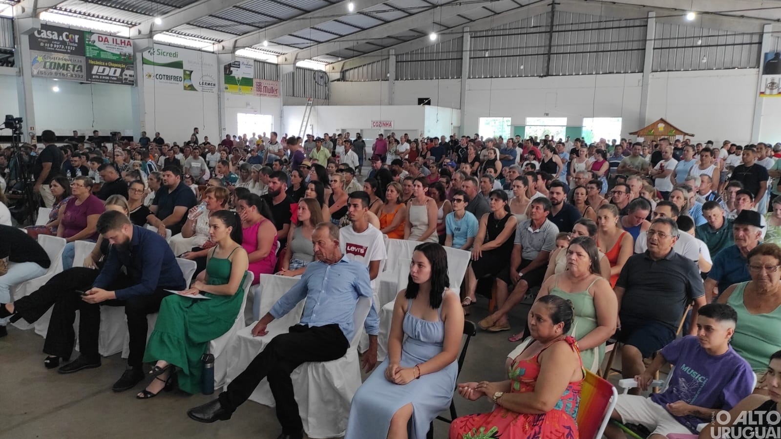 Elton Tatto toma posse como prefeito de Pinheirinho do Vale