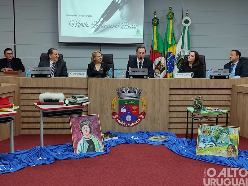Poder Legislativo valoriza professores com a Condecoração Mérito Educacional Barril