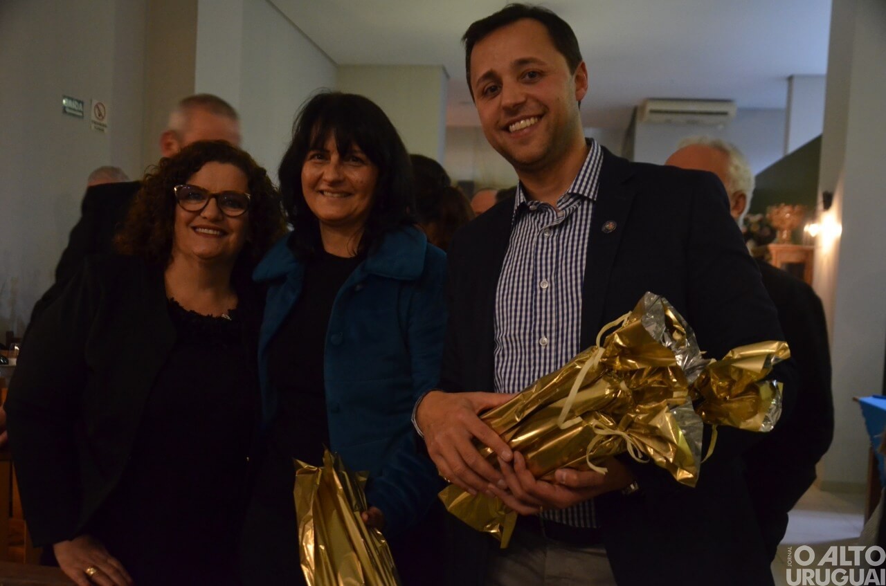 Rotary Club FW Barril e Interact empossam novas diretorias