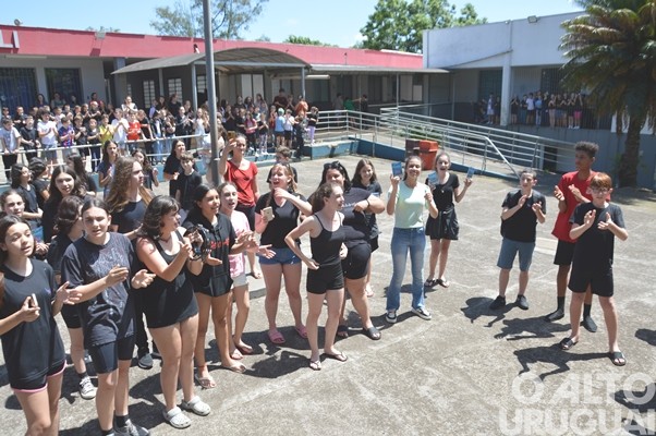 Bandas da Escola Cardeal Roncalli conquistam cinco títulos de campeãs e três de vice-campeãs em SC