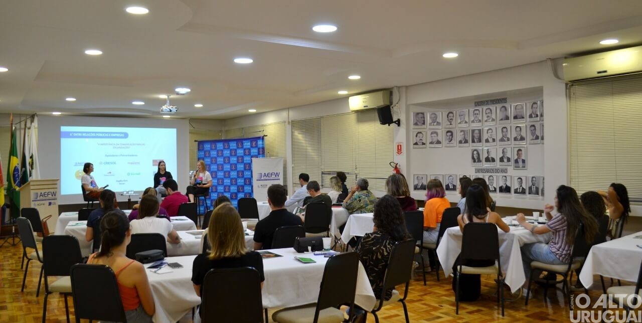 Turma da UFSM/FW realiza 6º Entre Relações Públicas e Empresas na AEFW