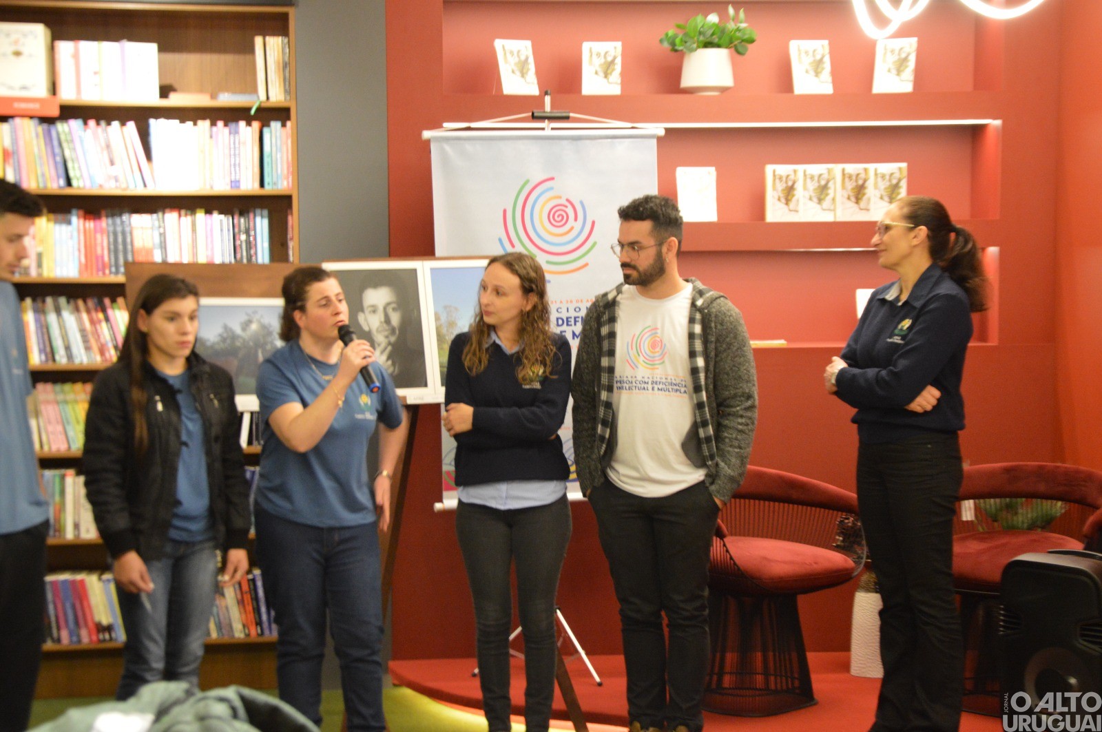 Apae-FW promove exposição fotográfica