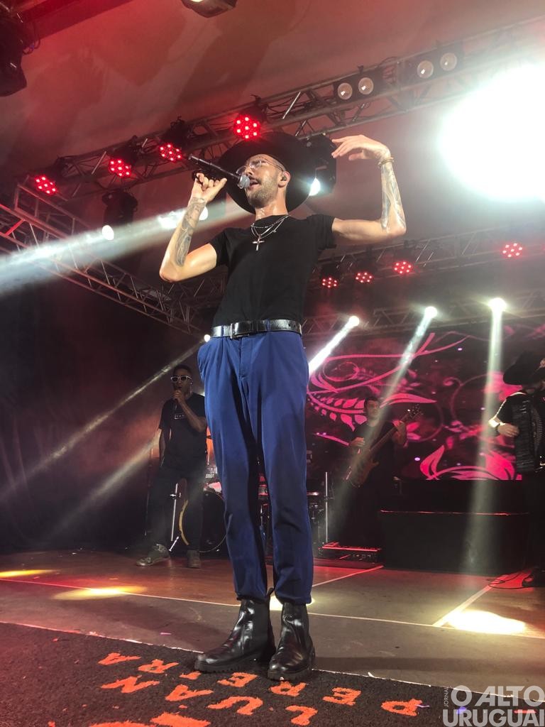 Sertanejo Luan Pereira reúne grande público em show em FW