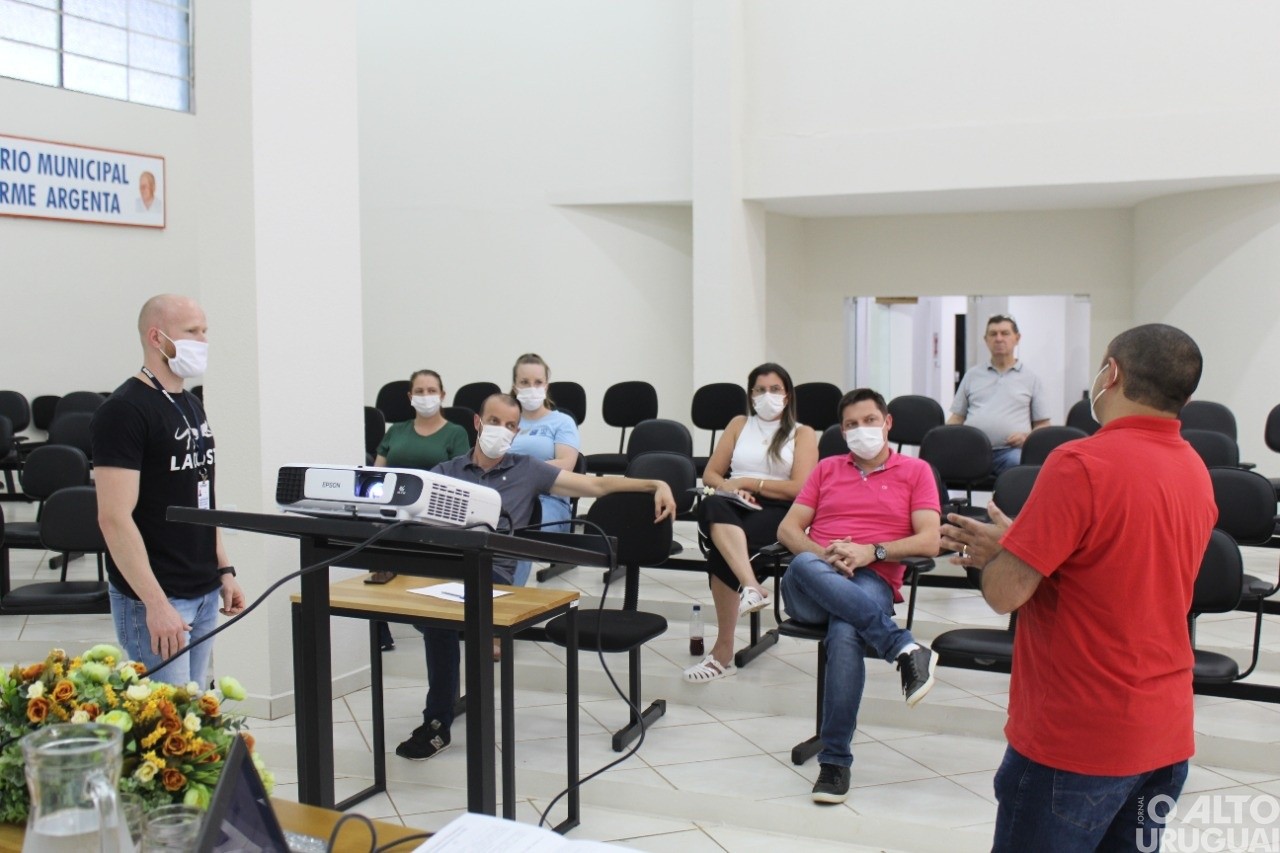 Seberi: reunião de planejamento do Censo 2022 é realizada com lideranças e IBGE