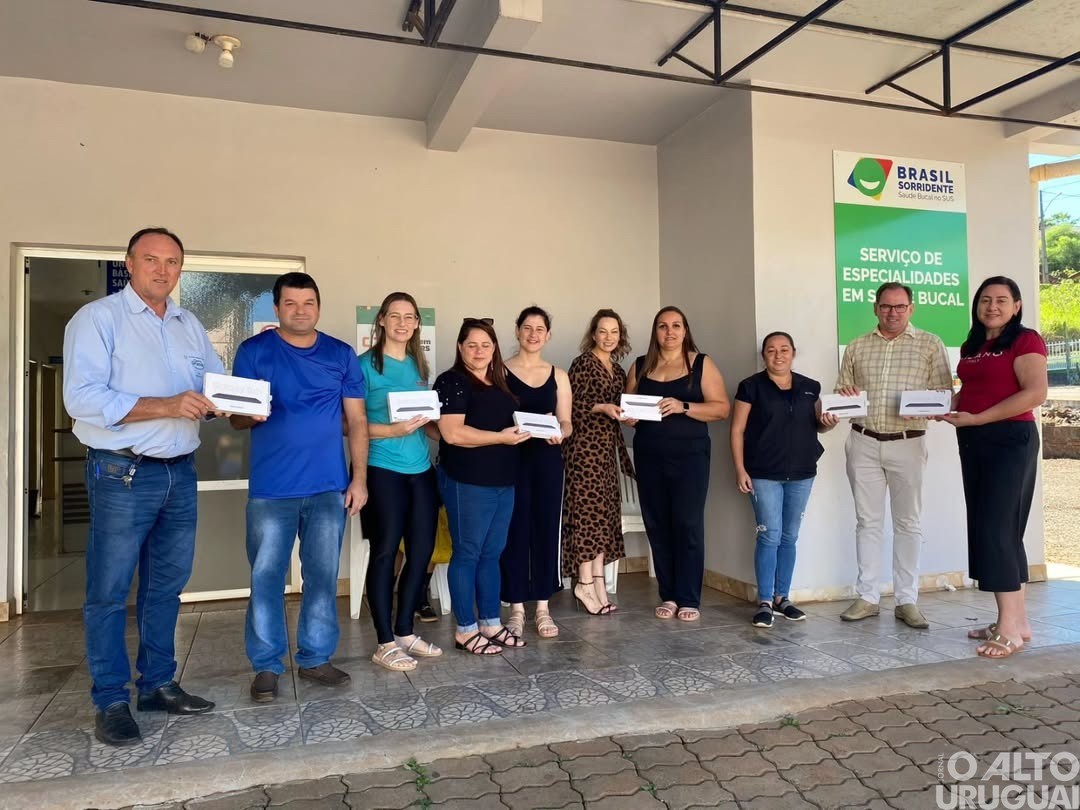 Administração de Cerro Grande entrega tablets para agentes de saúde