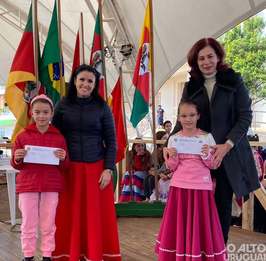 Secretaria de Educação e Cultura de Taquaruçu do Sul entrega prêmio do NFG para alunos