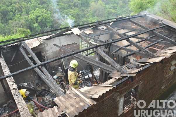 FW: Bombeiros atendem mais um incêndio em residência