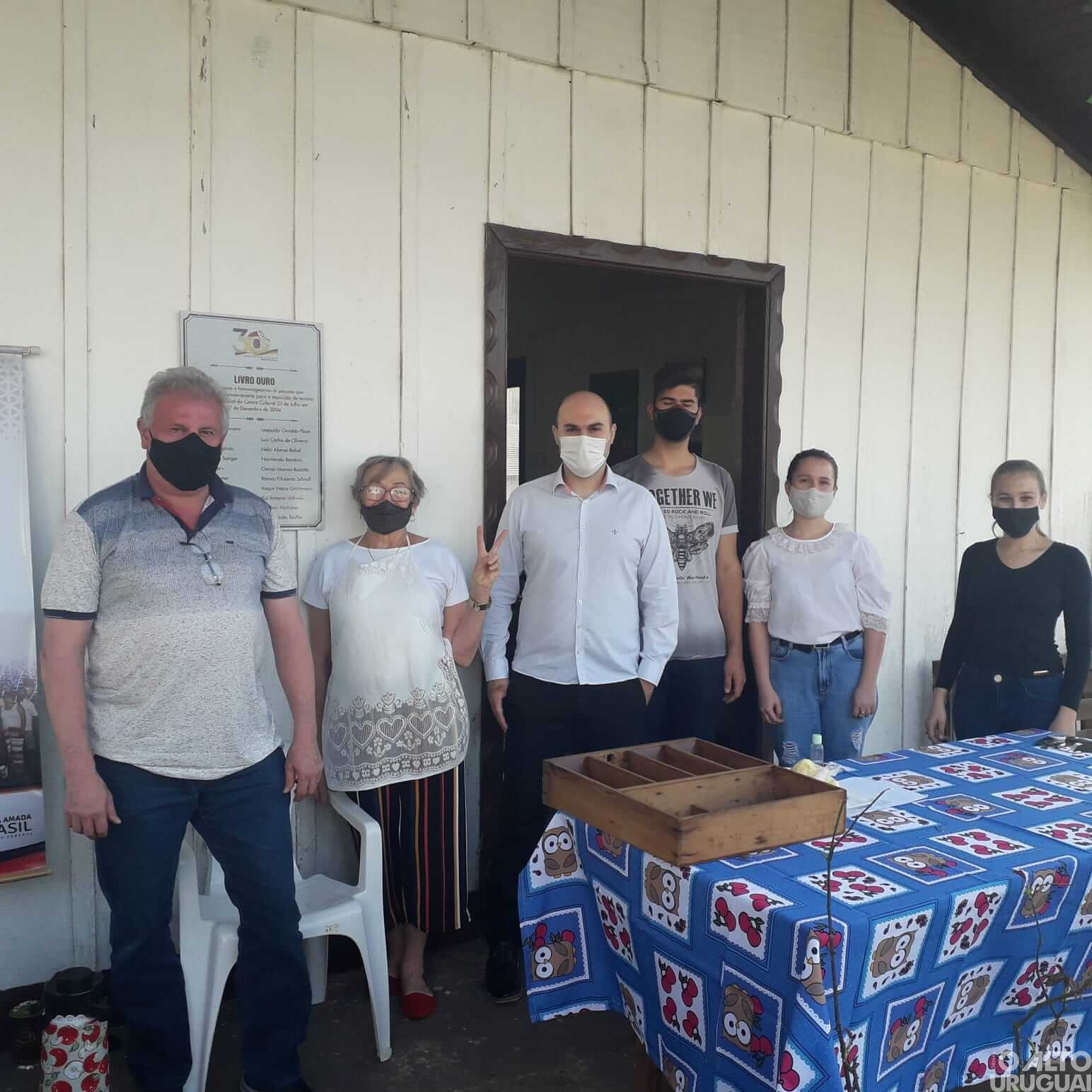 Feira do Centro Cultural 25 de Julho comercializa cerca de 450 cucas