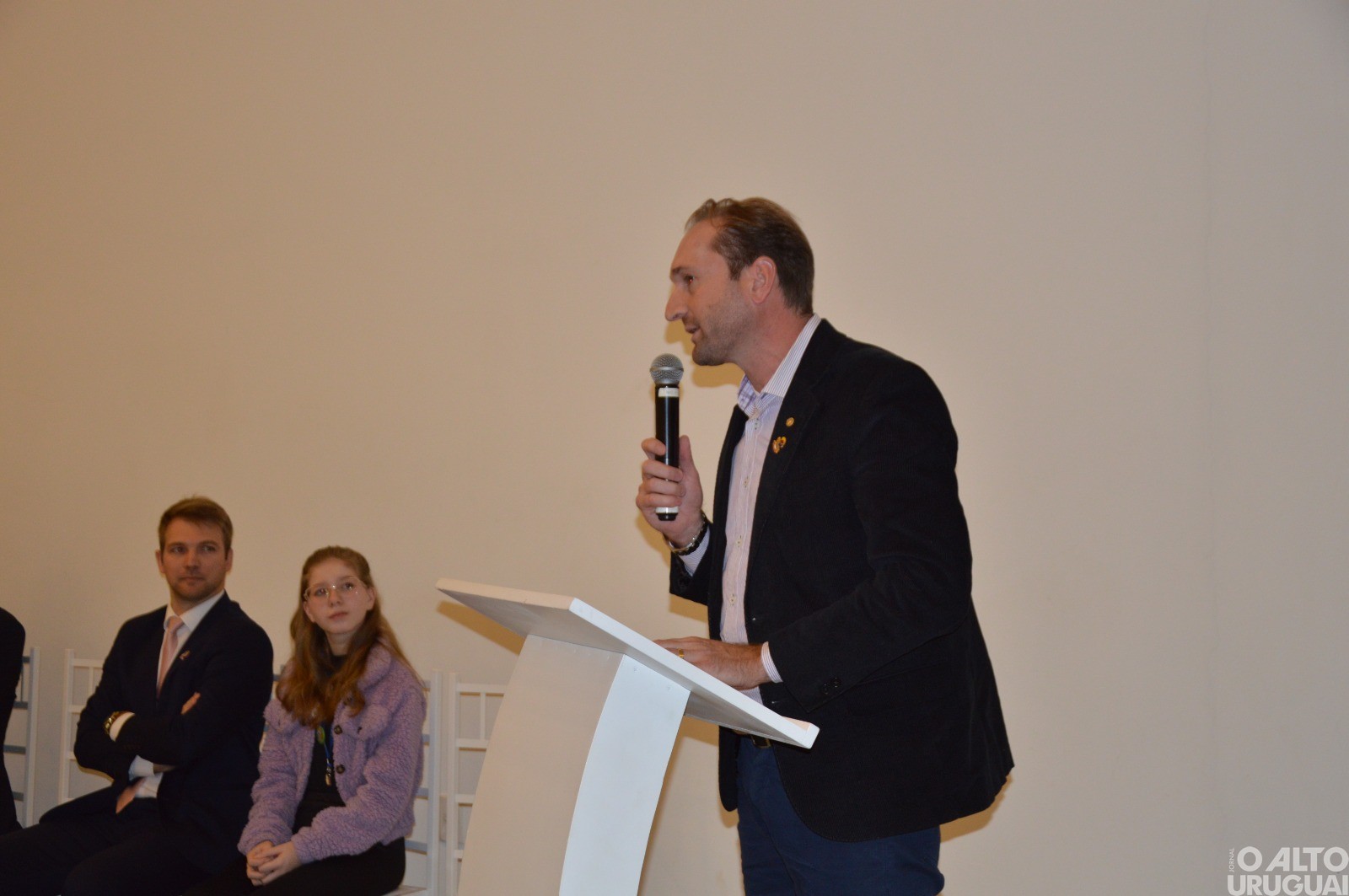 Clubes de Rotarys empossam novas diretorias em FW