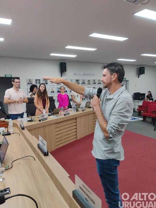 Suplentes do Progressistas e PDT assumem vagas no Legislativo de FW