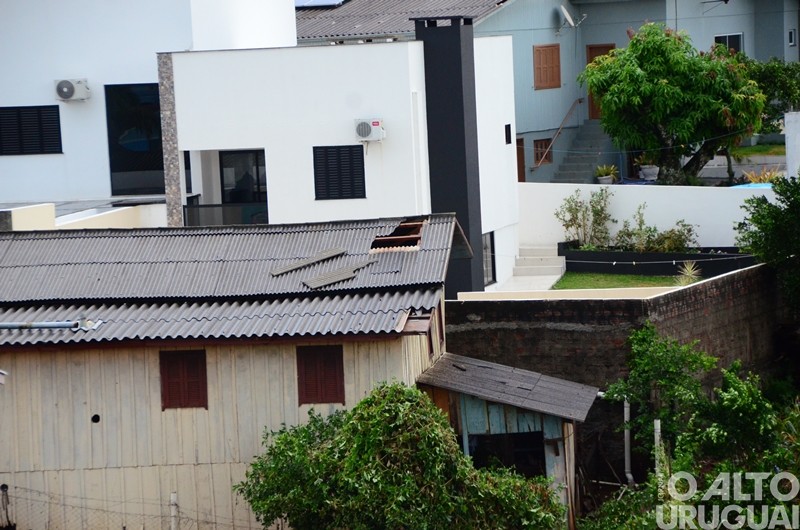 Vendaval causa estragos em Caiçara