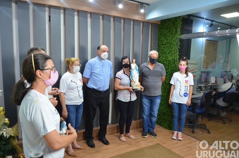 Vicentinos promovem momento de oração em entidades e meios de comunicação de FW