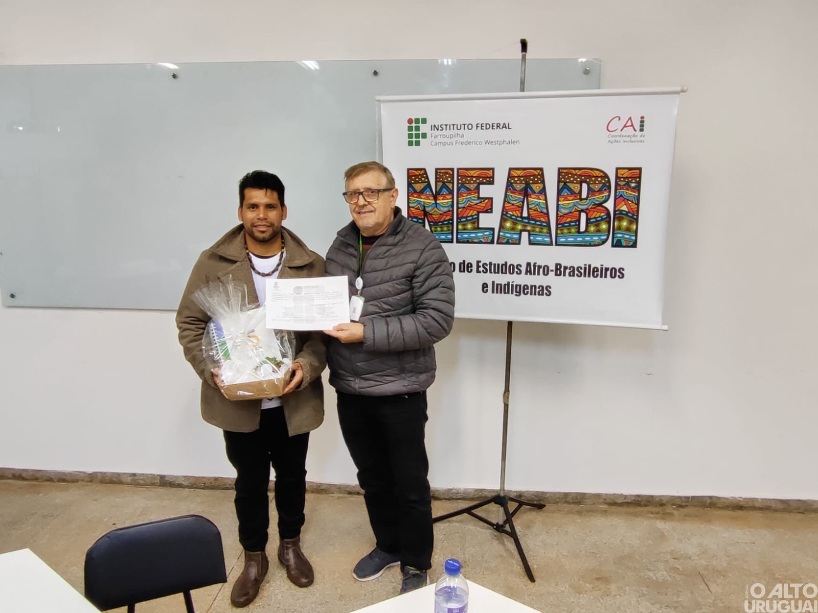 Professor indígena ministra aula no curso de licenciatura em Matemática do IFFar-FW