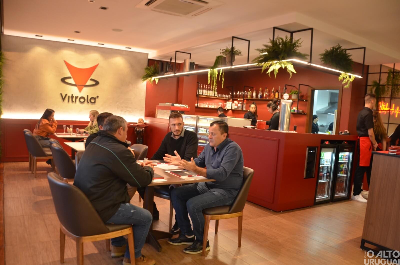 Vitrola reinaugura espaço gourmet e lança novo cardápio 