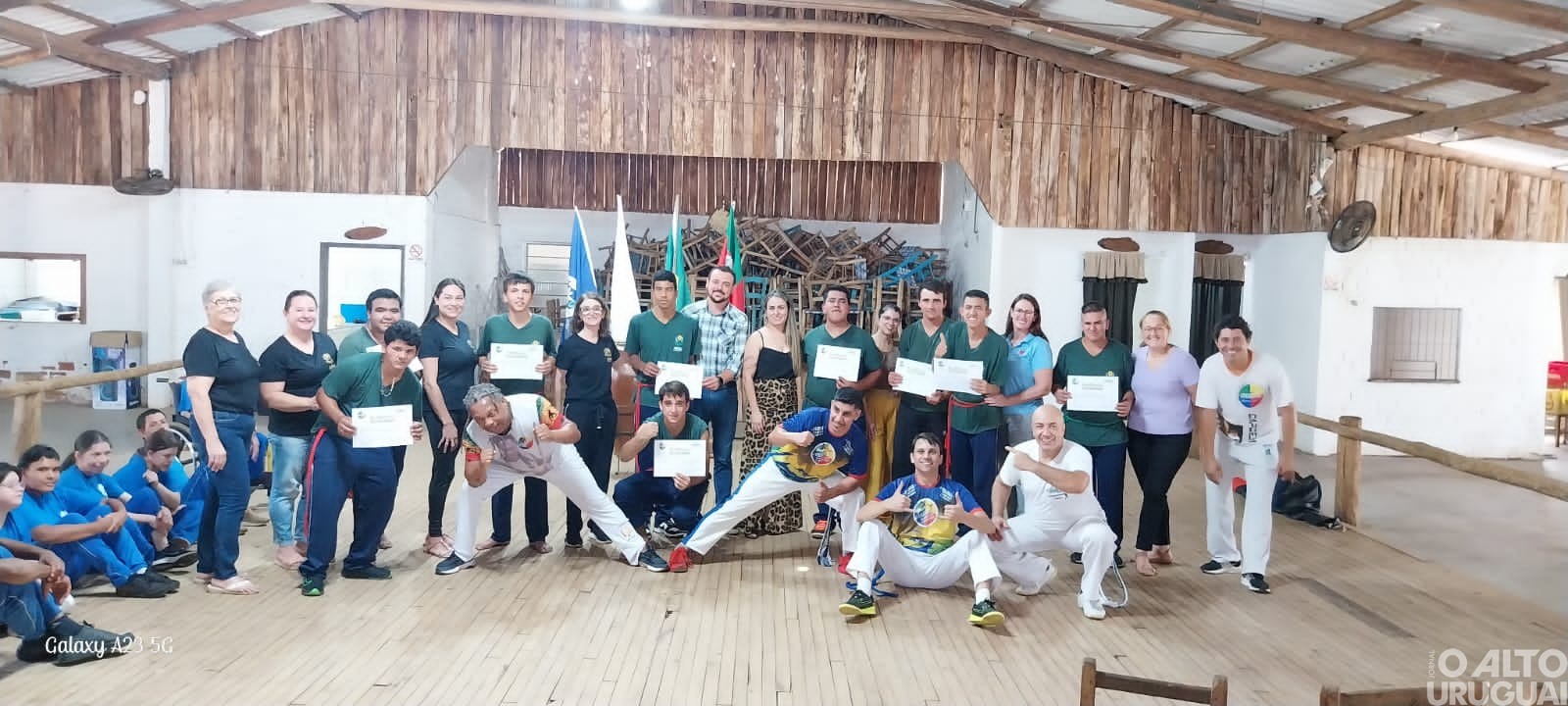 Grupo de capoeira Oxósse realiza exames de graduação e troca de cordéis na região