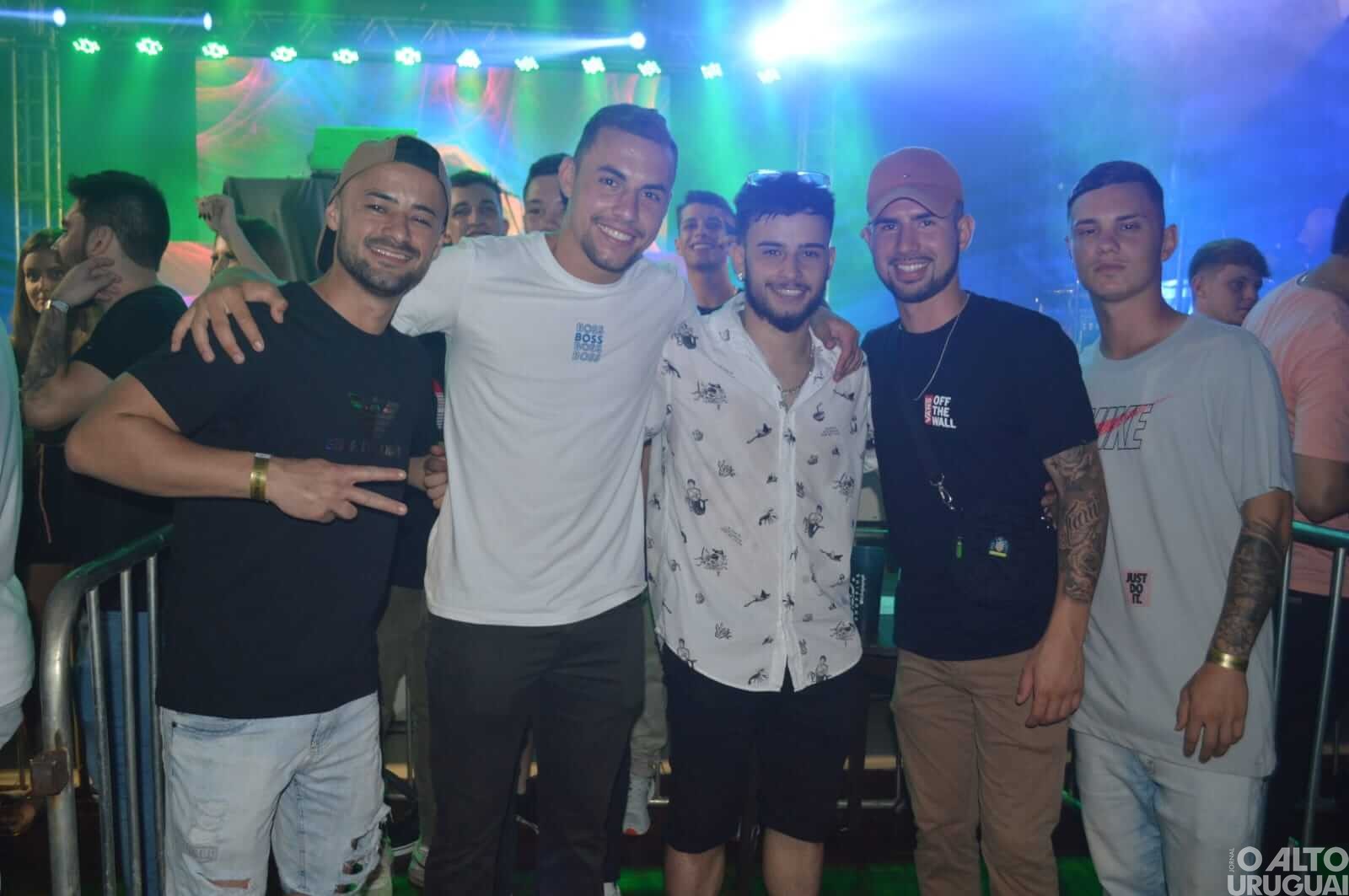 Show de MC Don Juan anima público em FW