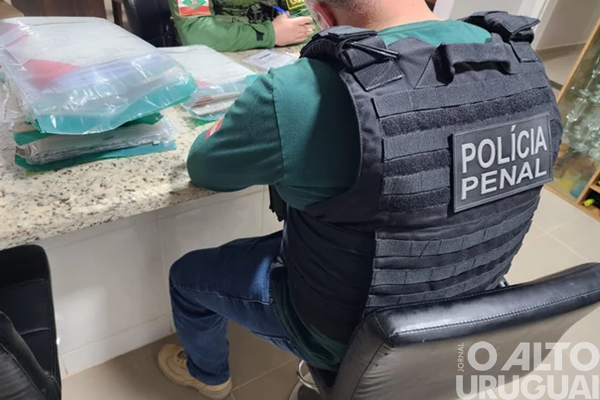 Mandado é cumprido em Planalto durante operação contra grupo acusado de fraudar idosos