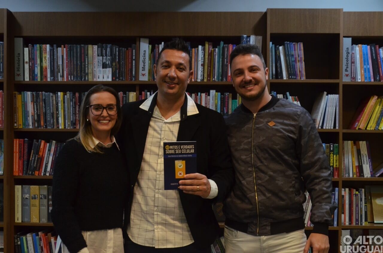 Professor Roberto Franciscatto lança livro pela Vitrola Editora