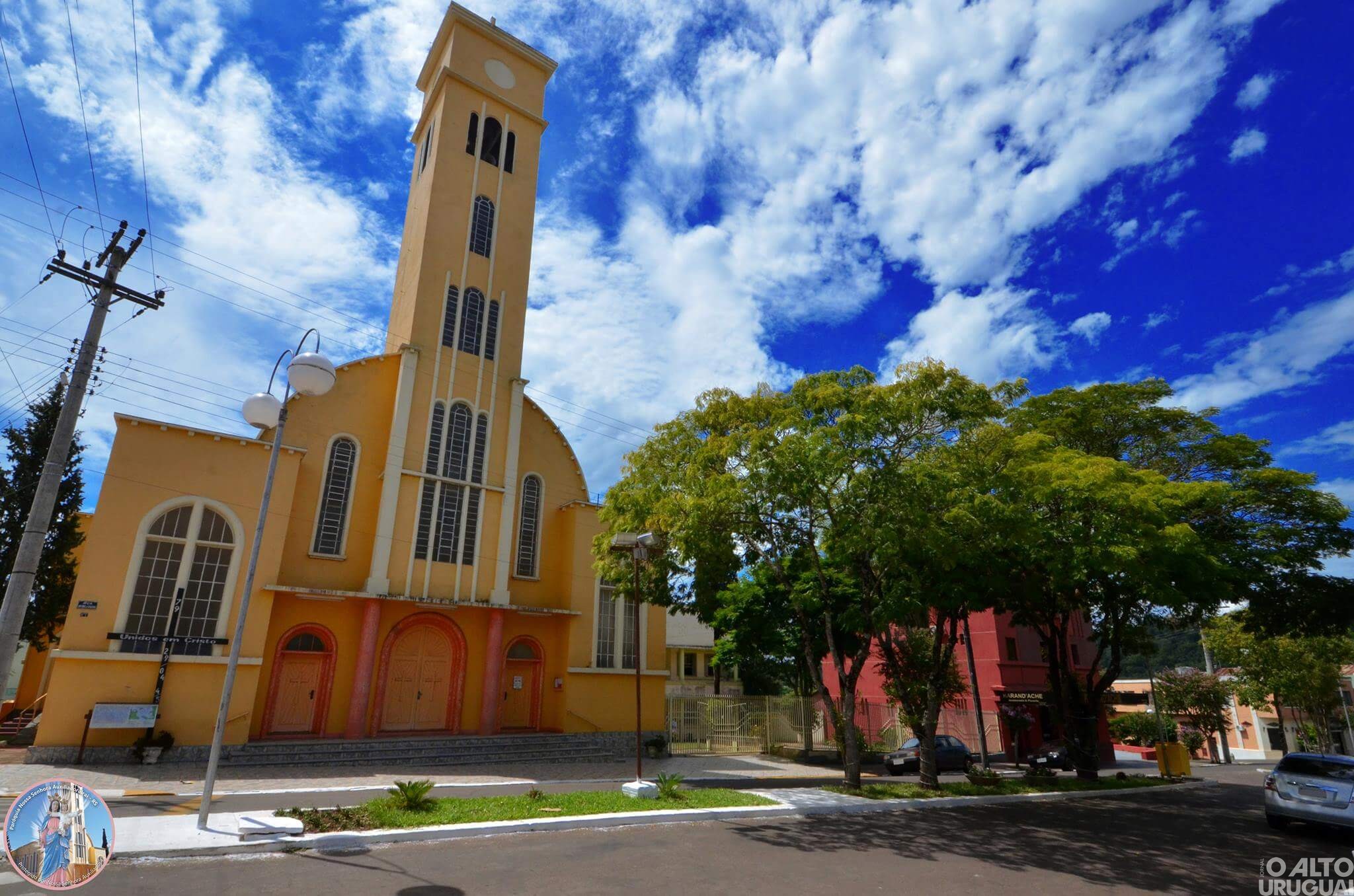 Homem armado com faca invade igreja em Iraí