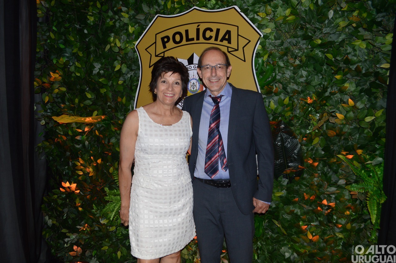 Baile Golden Night da 14ª DRPI homenageia parceiros da Polícia Civil na região
