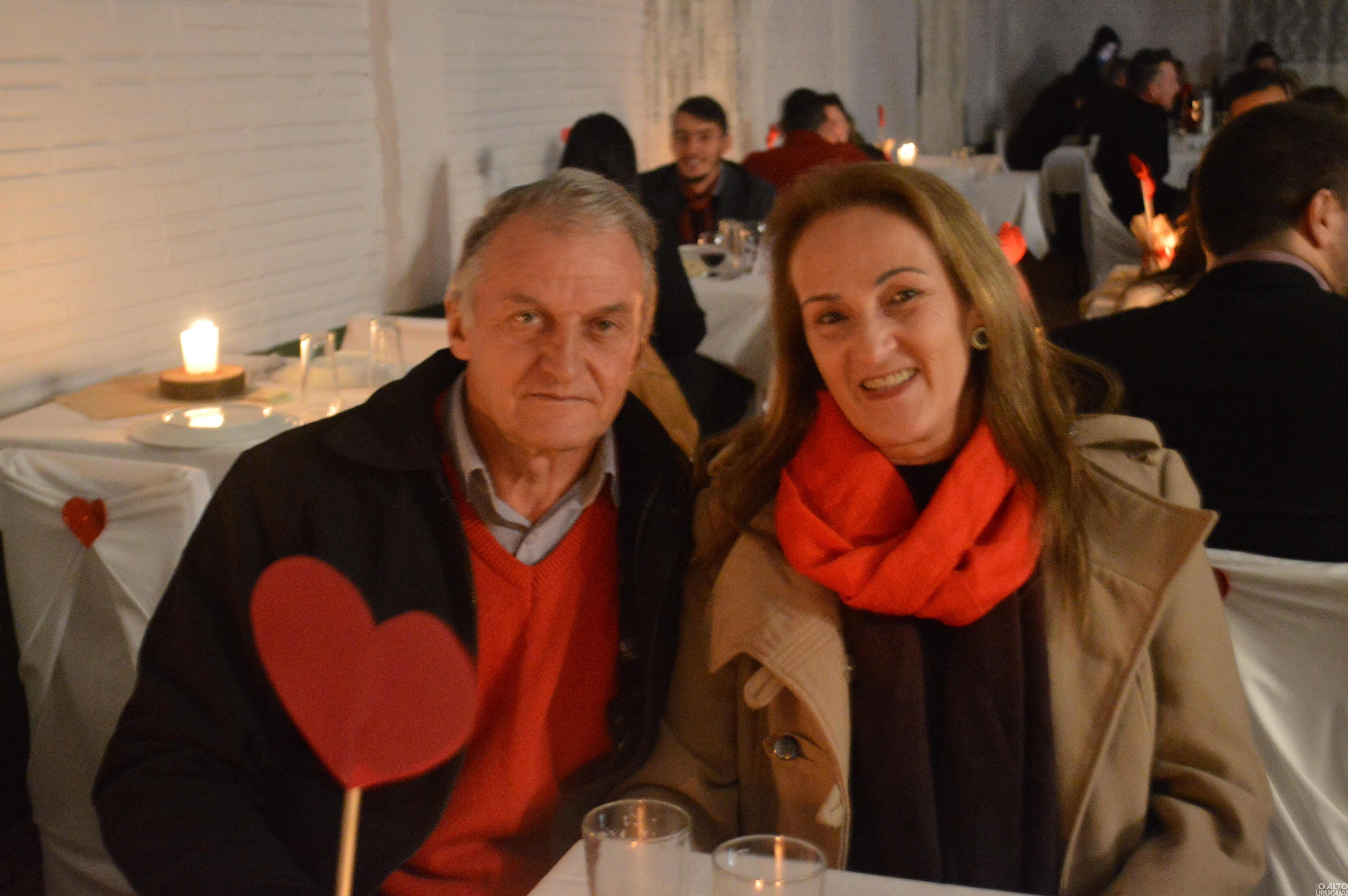 Noite do Galanteio reúne casais no CTG Rodeio da Querência