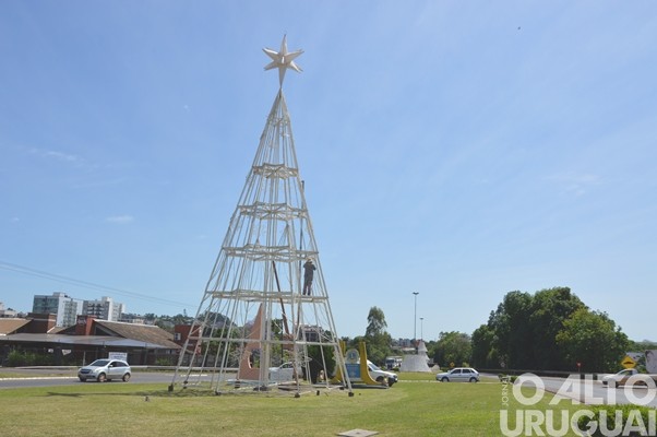 Inicia a instalação dos enfeites do Frederico em Luz