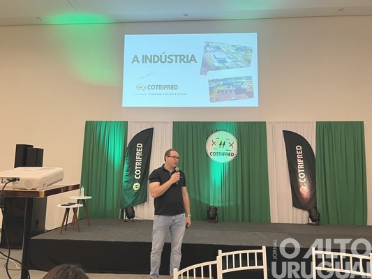 Cotrifred reúne mais de 300 produtores em FW para debater sobre bovinocultura de leite