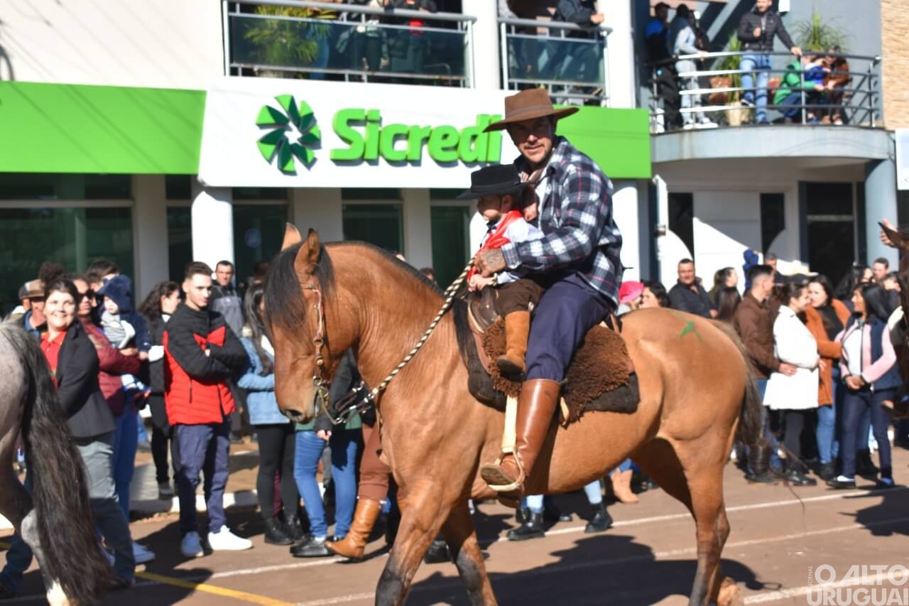 Cristal do Sul celebra Semana da Pátria e abre Semana Farroupilha