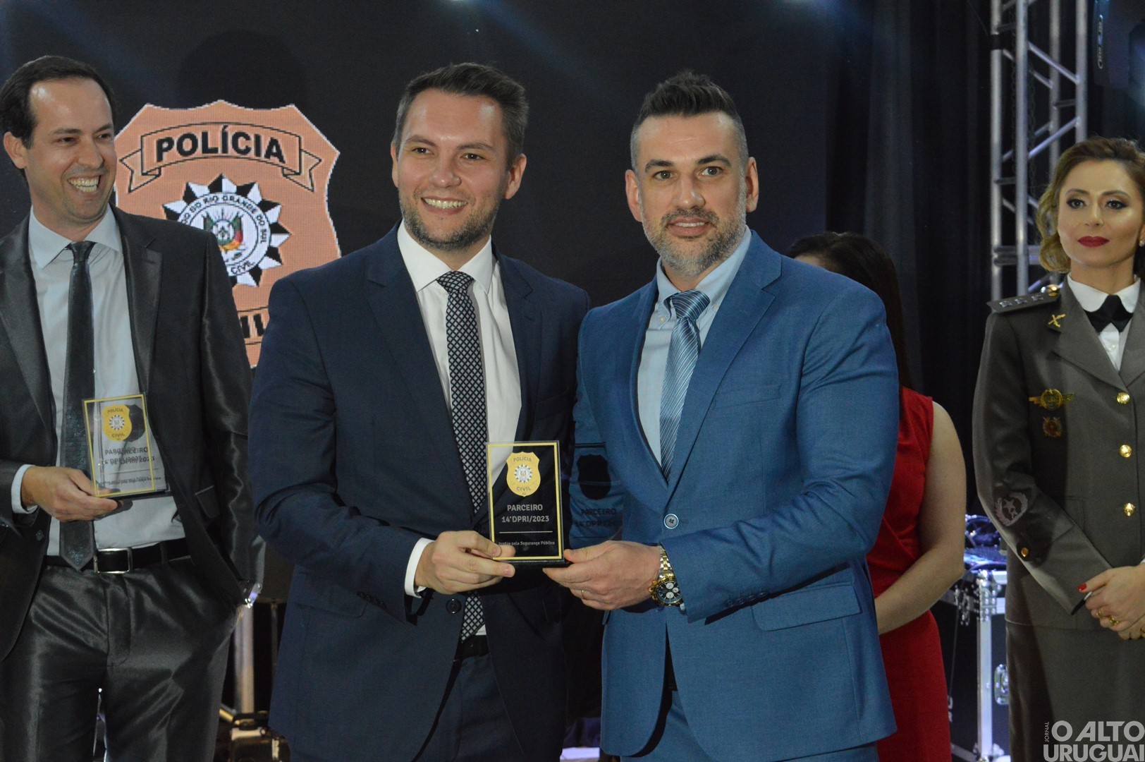 Baile Golden Night homenageia parceiros da Polícia Civil