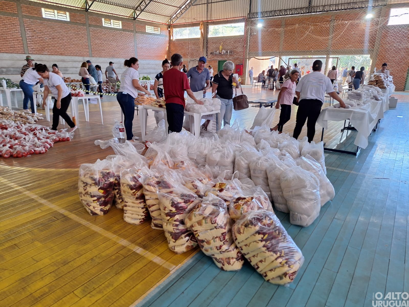 Entrega de Cestas Básicas do PAA beneficia 300 famílias em Cristal do Sul