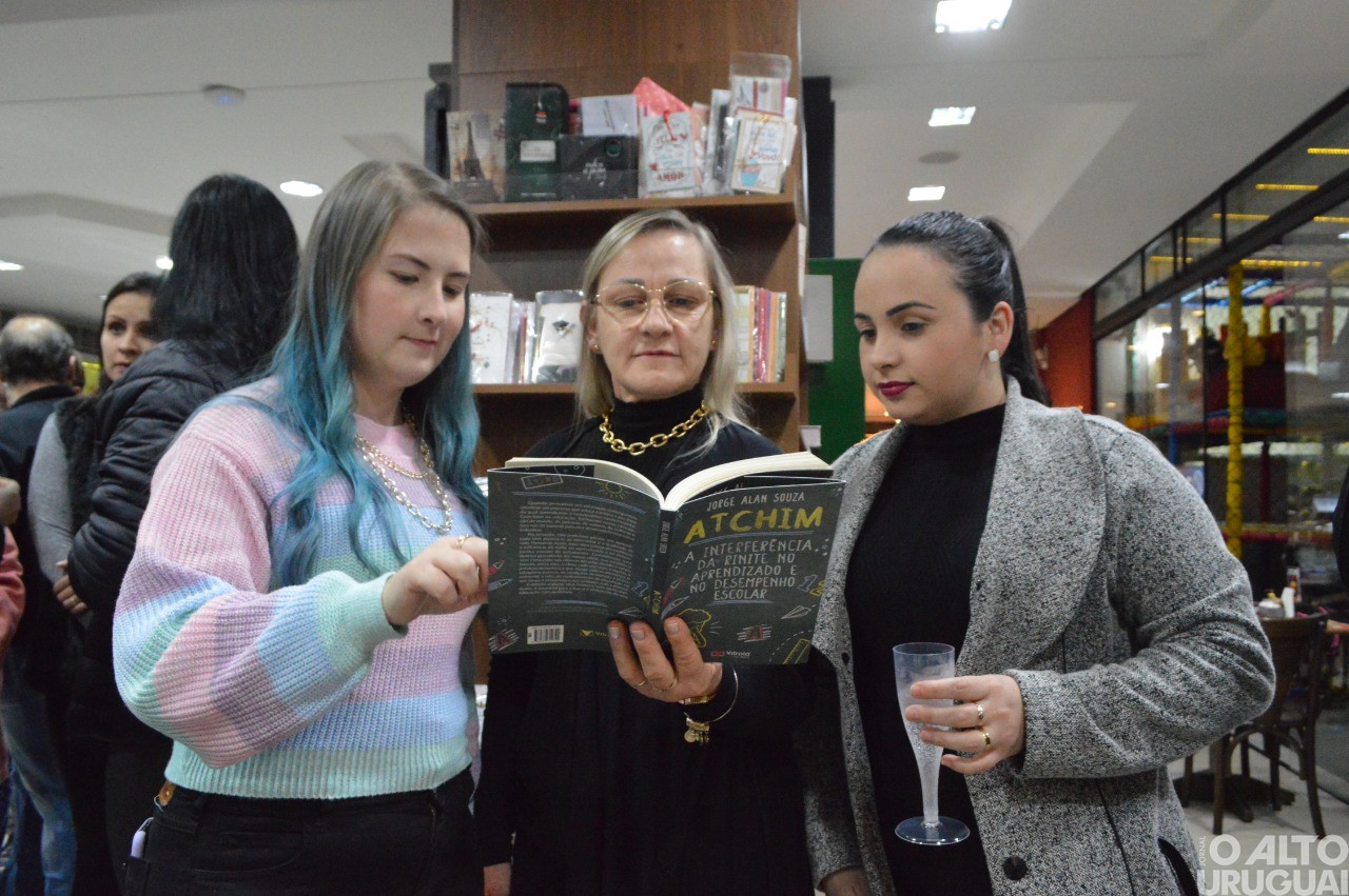 Médico Jorge Alan Souza recebe convidados para lançamento de seu livro