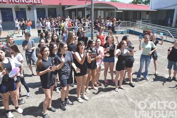 Bandas da Escola Cardeal Roncalli conquistam cinco títulos de campeãs e três de vice-campeãs em SC