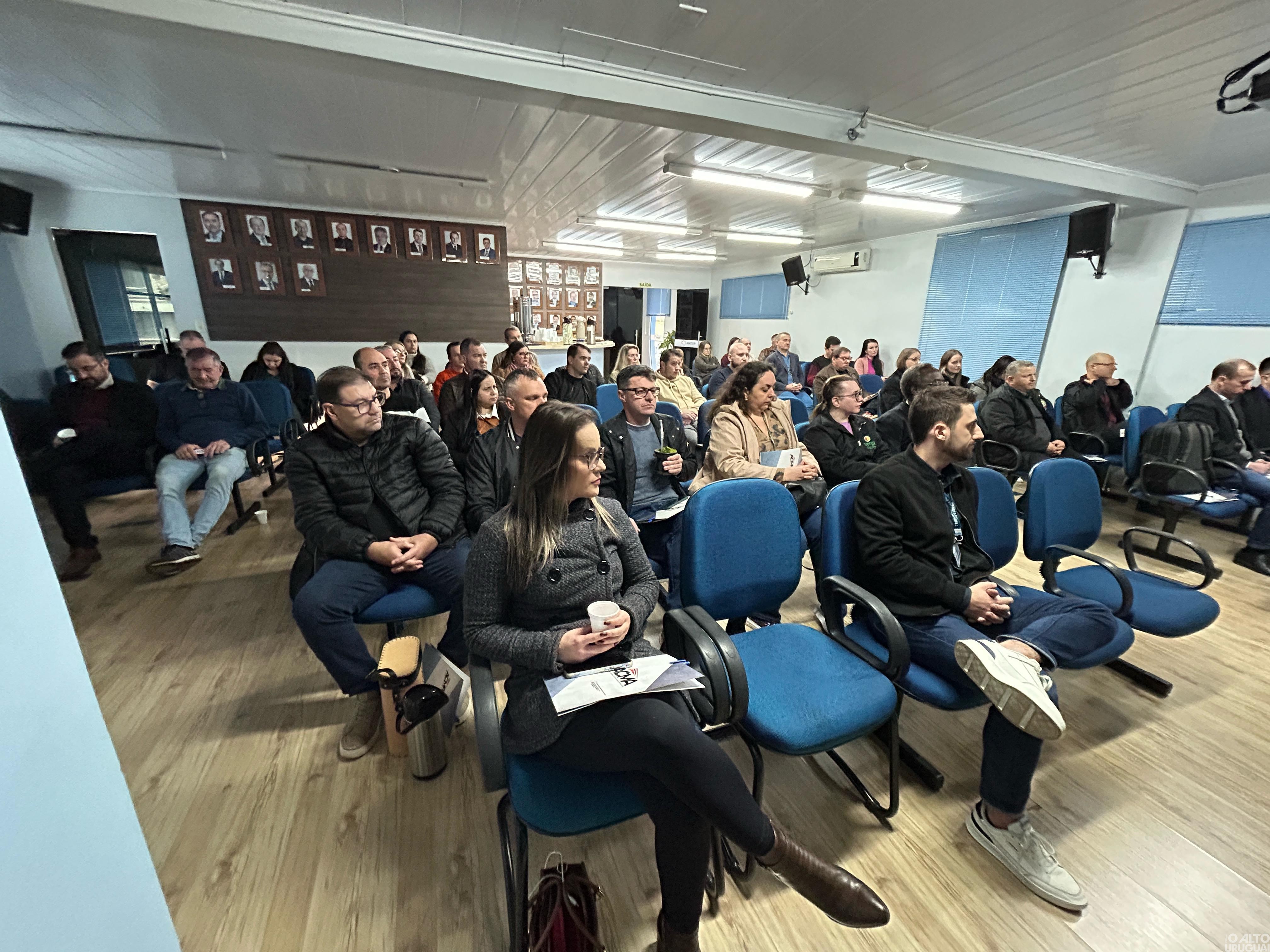 Controladores internos da AMZOP debatem boas práticas e desafios em encontro regional