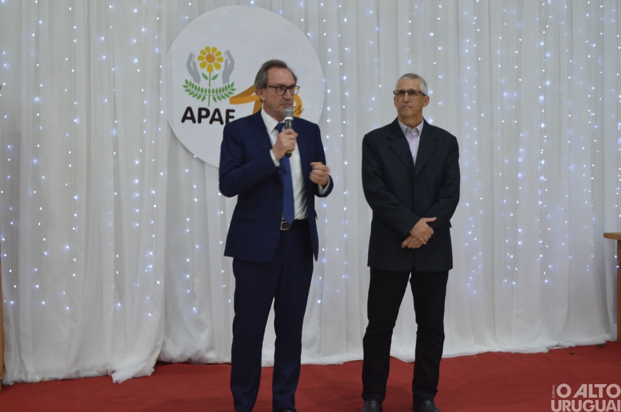 Jantar marca 40 anos da Apae-FW