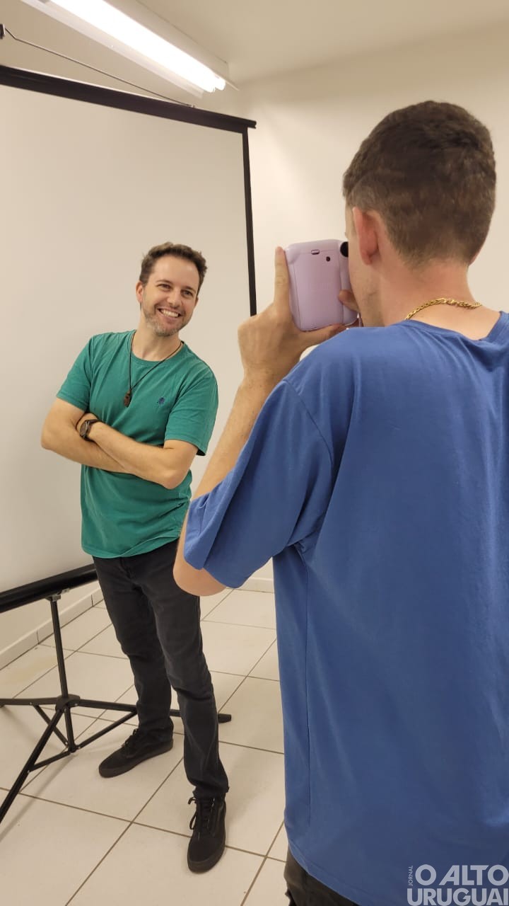 Alunos da Apae-FW transformam a fotografia em arte e conexão