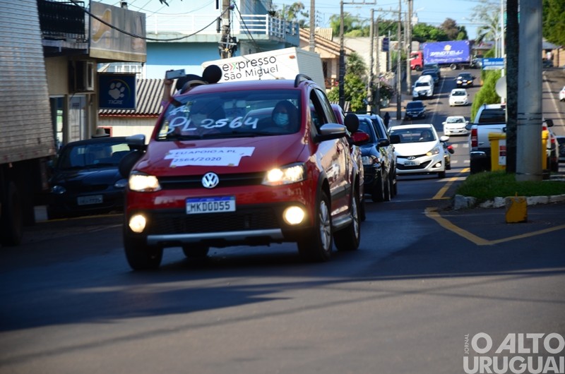 Profissionais de enfermagem promovem carreata