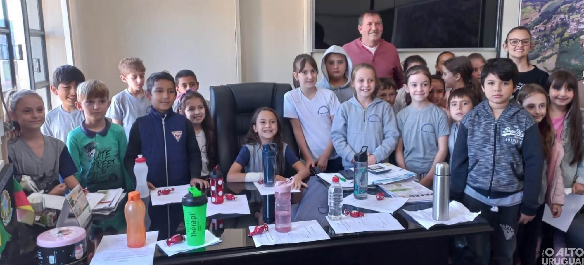 Alunos visitam os poderes Executivo e Legislativo