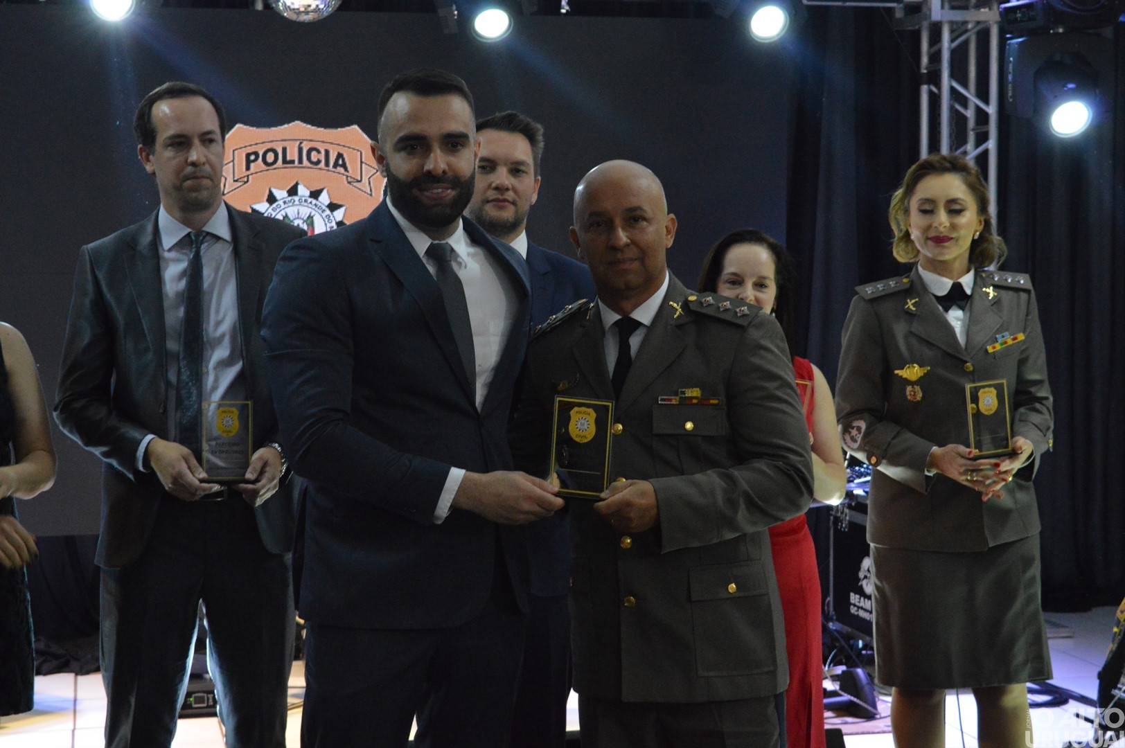 Baile Golden Night homenageia parceiros da Polícia Civil