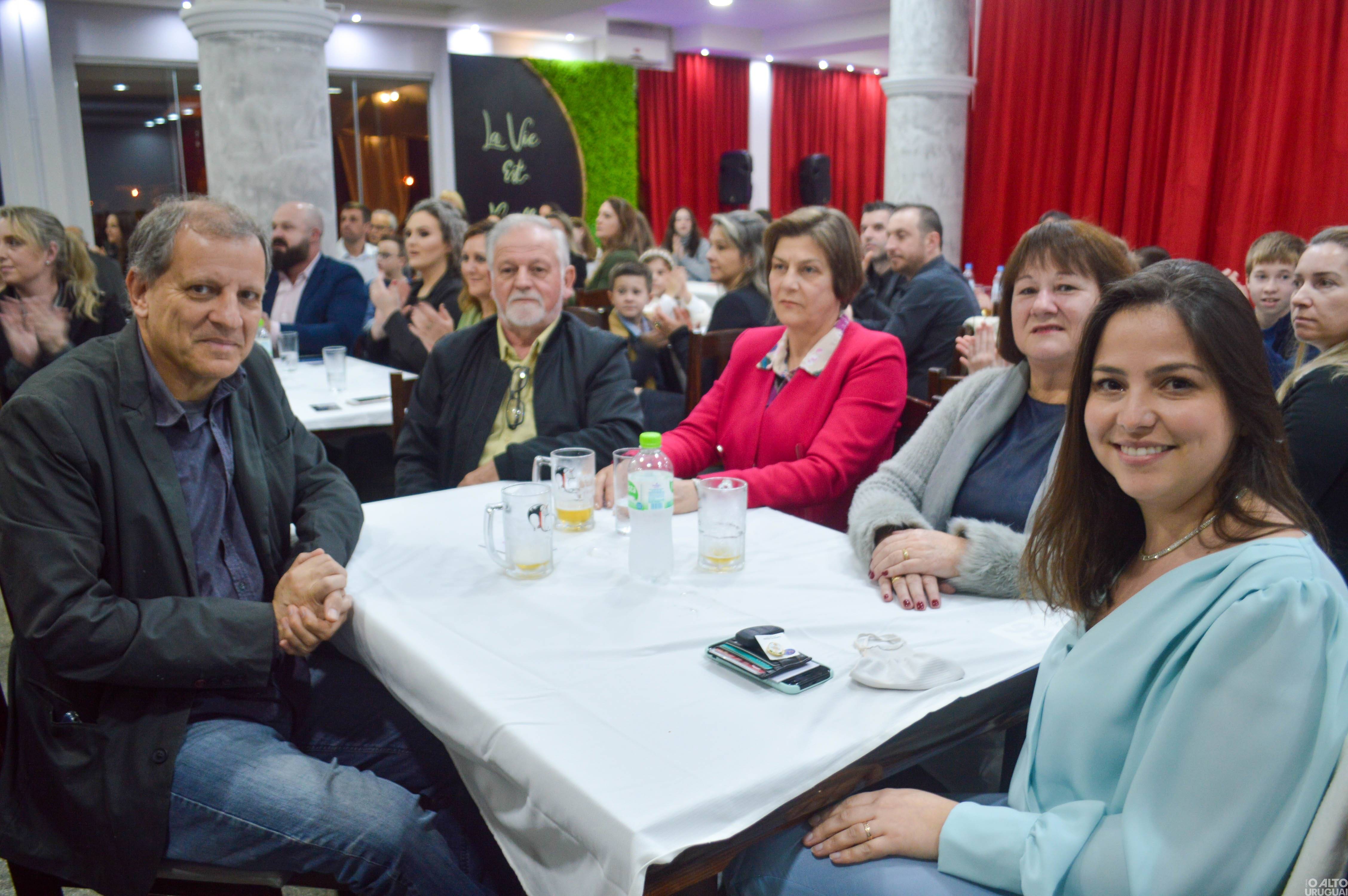 Novas diretorias dos Rotarys tomam posse em FW