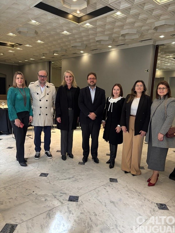 Encontro entre ADI Multimídia e Cremers debate aproximação entre as entidades