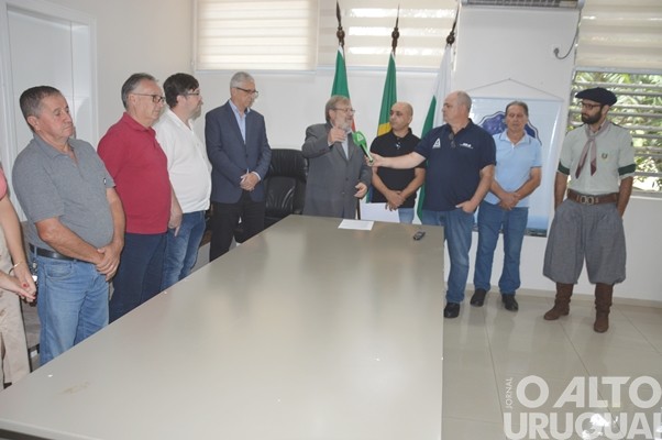 Prefeitura de FW apresenta selo e programação comemorativos aos 70 anos