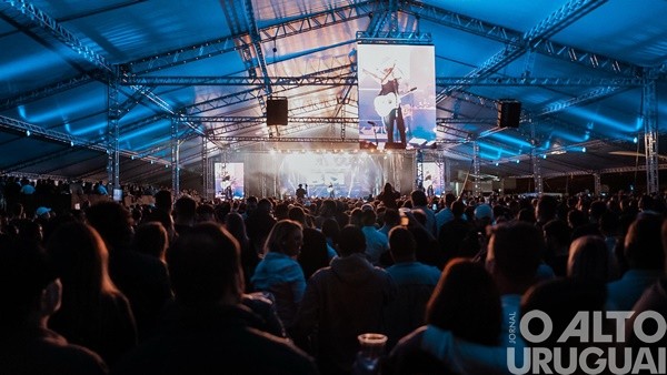 Mistura de ritmos marca o terceiro dia de shows da Expofred 2025