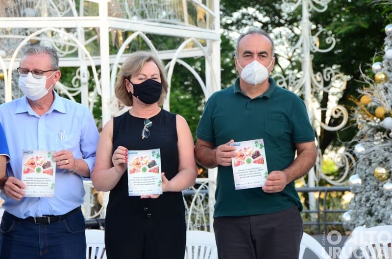 Lideranças de vários municípios prestigiam abertura da 1ª Feira Regional das Agroindústrias