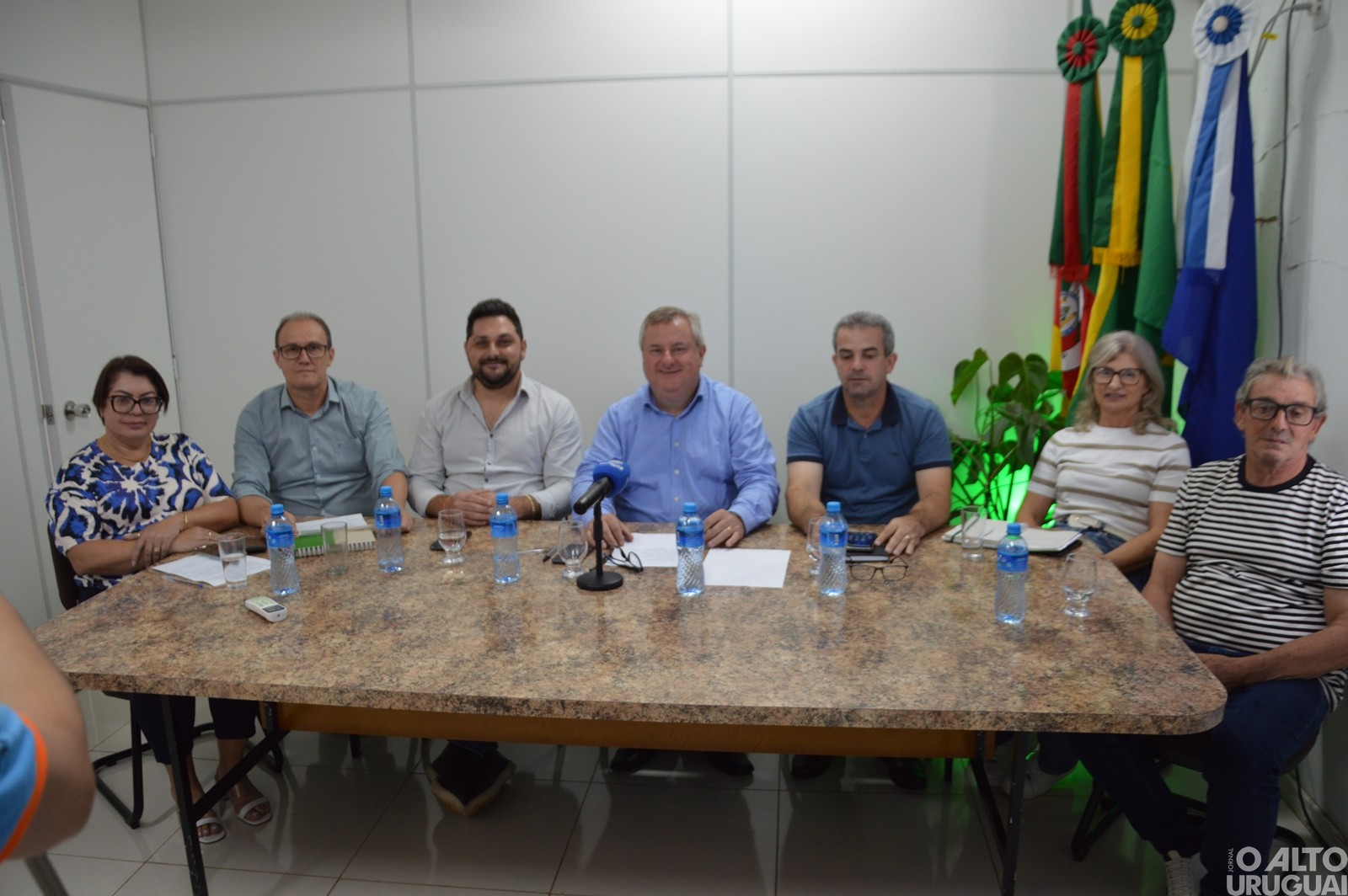 Prefeito eleito de Palmitinho apresenta secretários da gestão 2025-2028