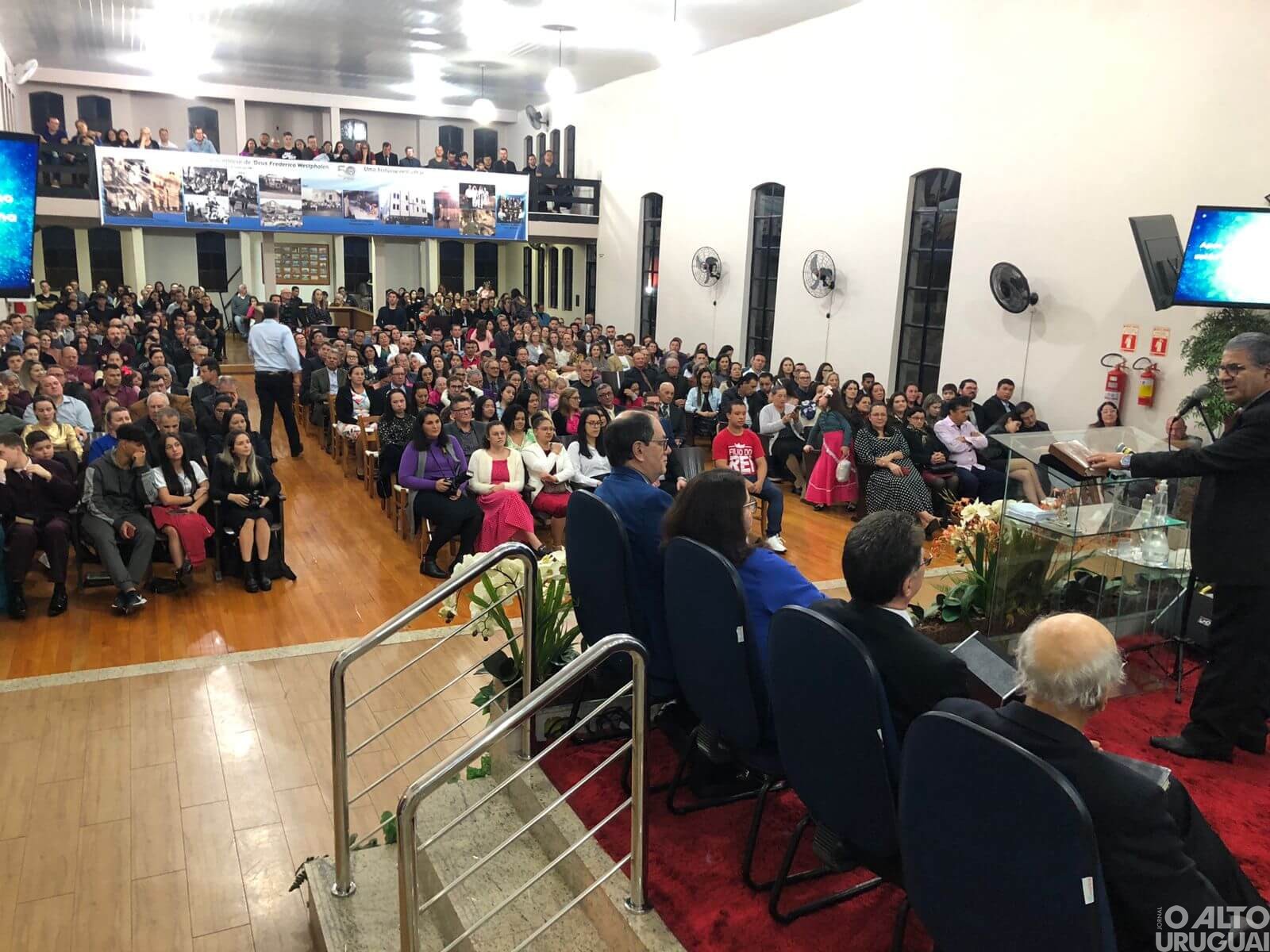 Pastor Pery Brizolla é homenageado em culto