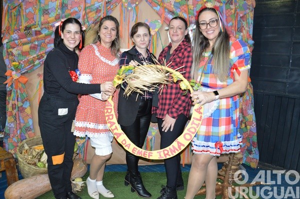 Festa Junina da Escola Irmã Odila Lehnen reúne comunidade em noite de alegria e tradição